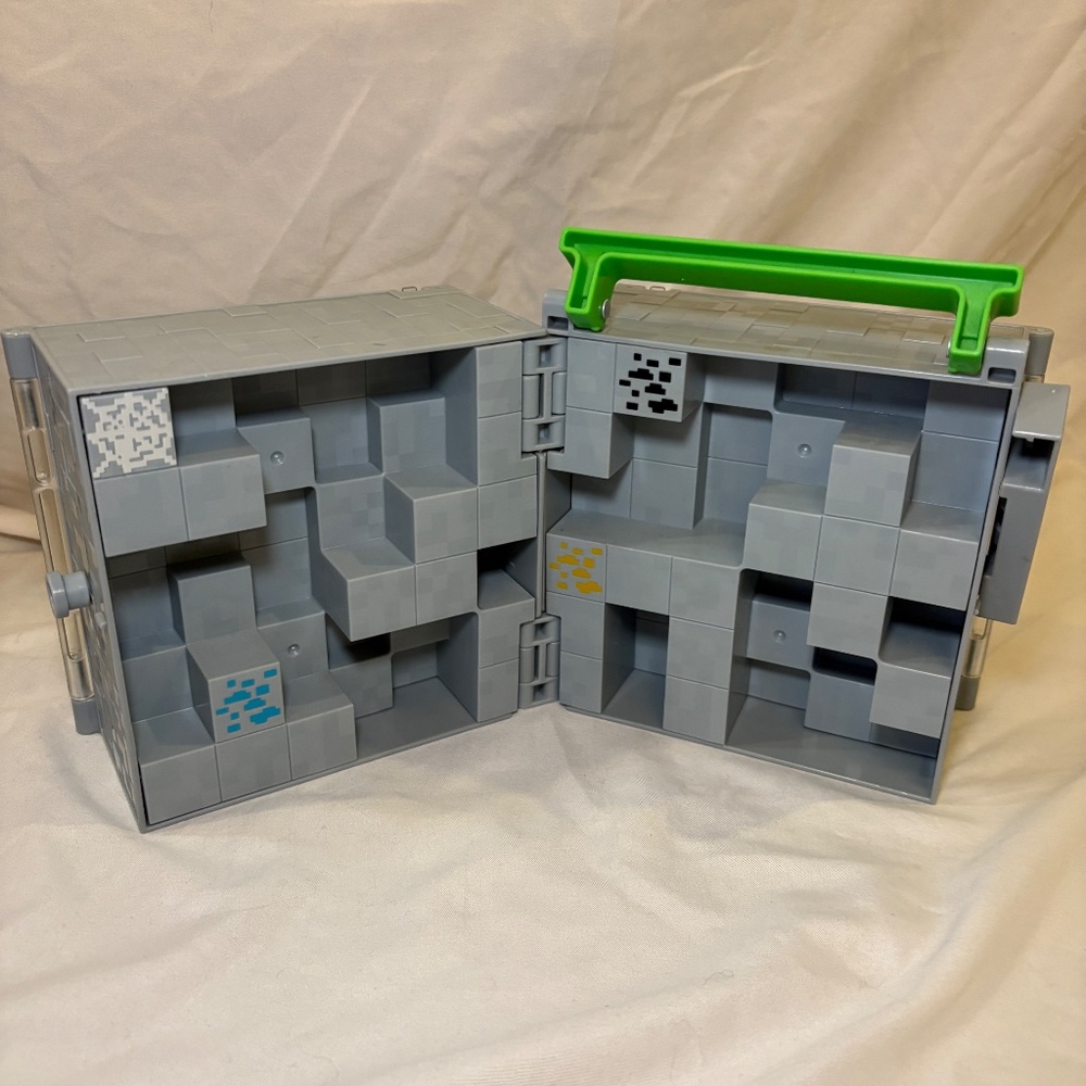 Minecraft Storage Cube Mini Figures Collector Display Case for 32 Mini Figs 2014